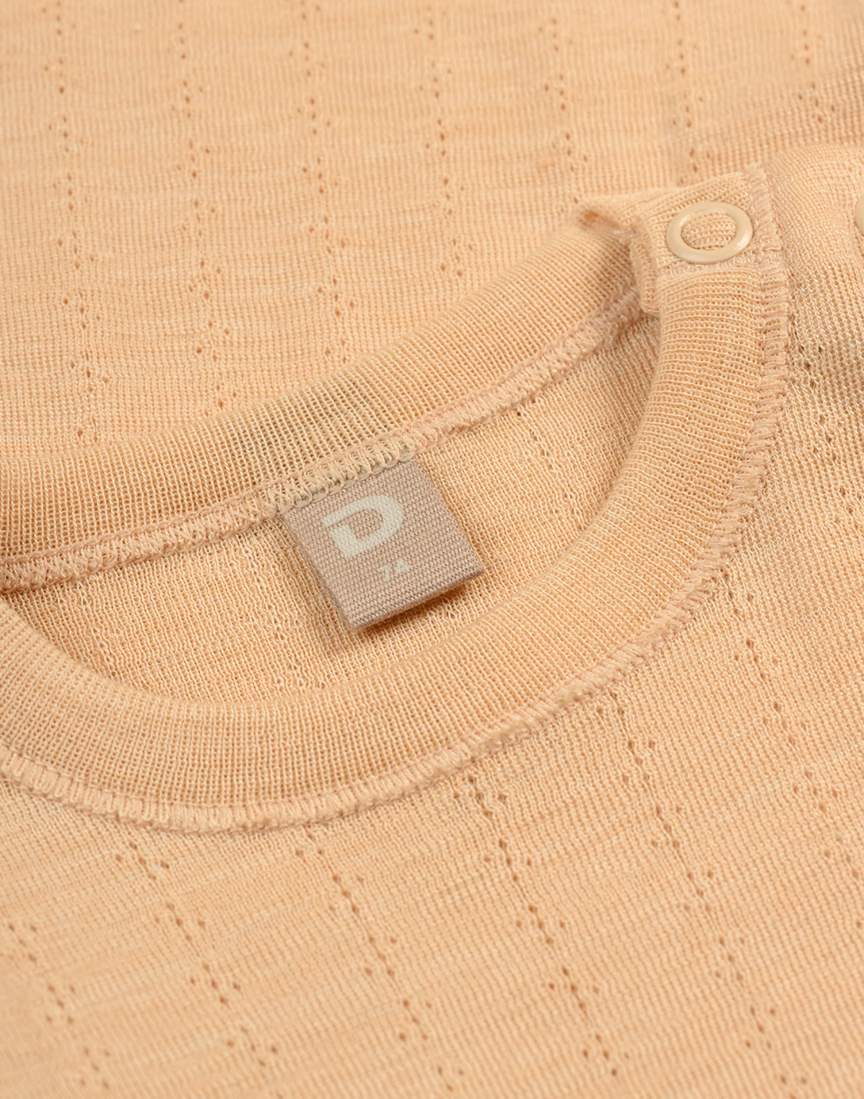 Bluse med hulmønster i merinould/silke til baby