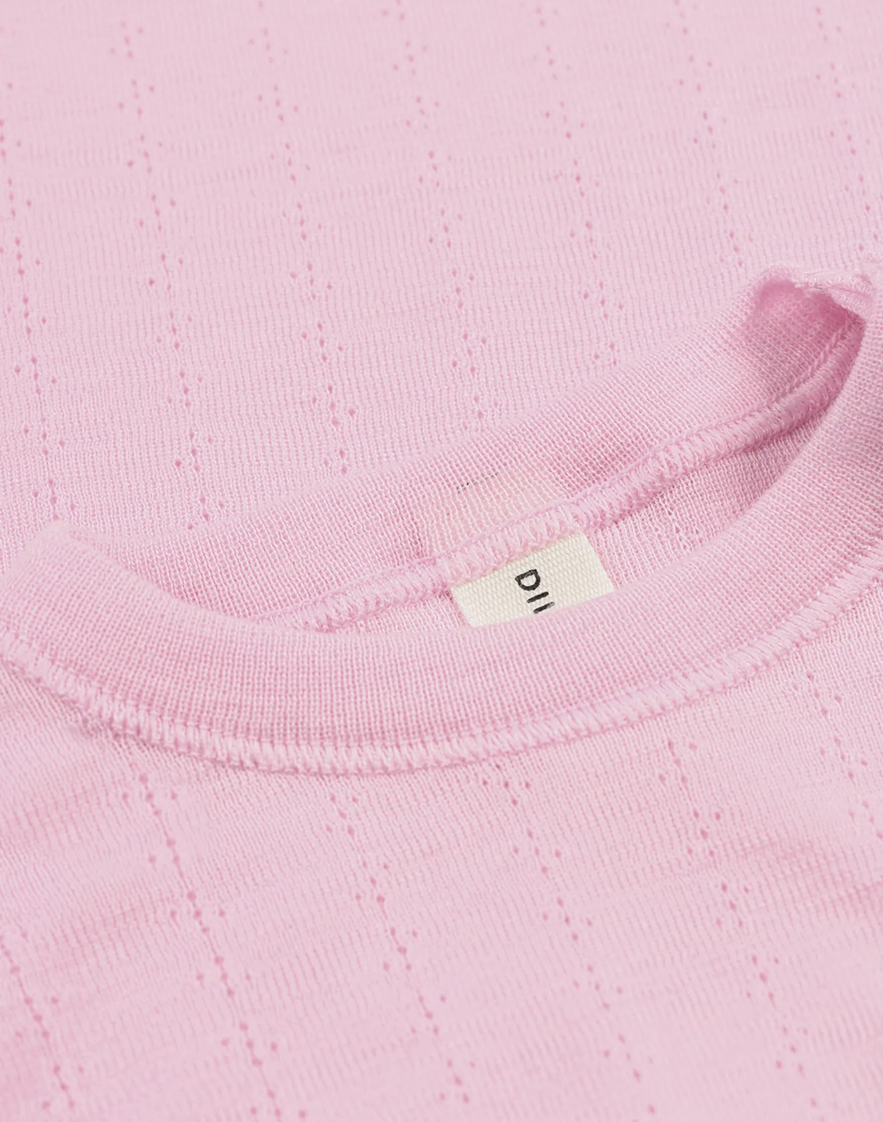 Bluse med hulmønster i merinould/silke til baby