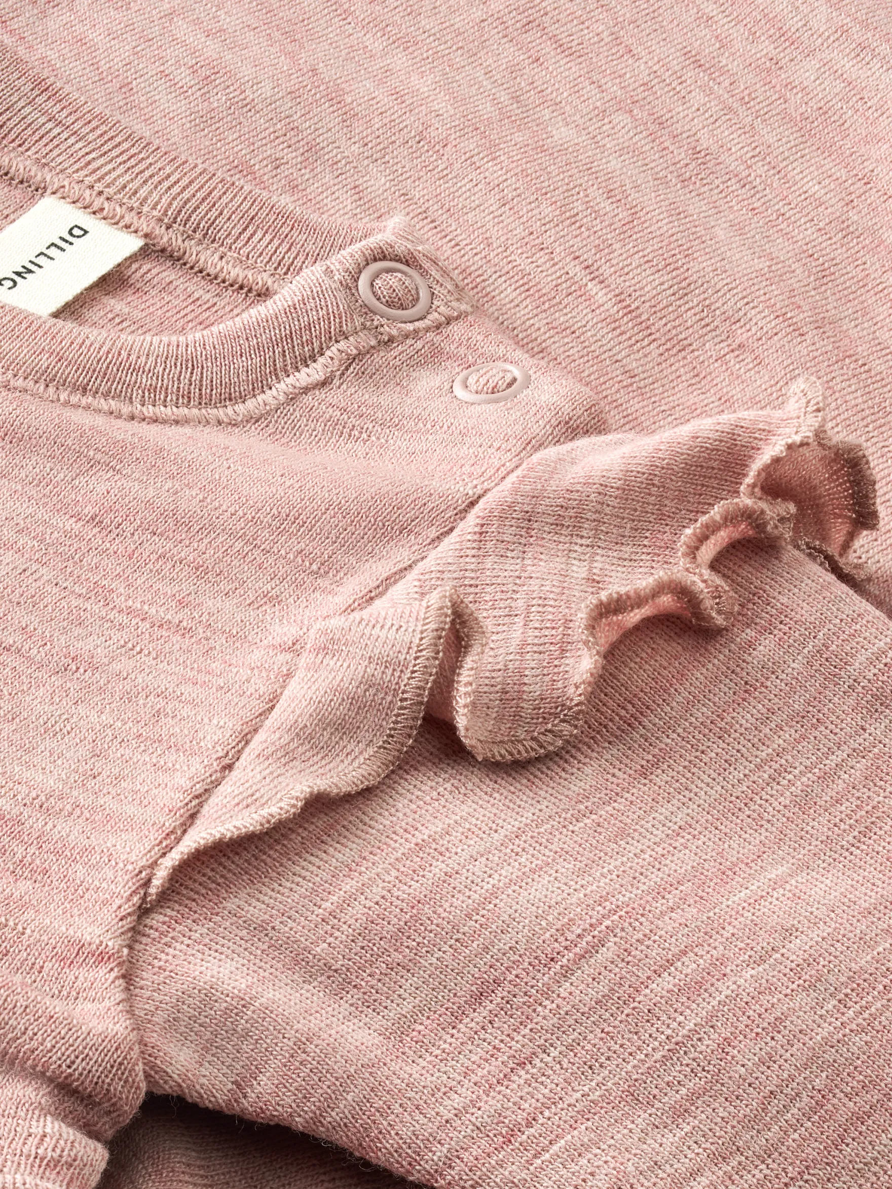 Kjole med flæser i merinould til baby